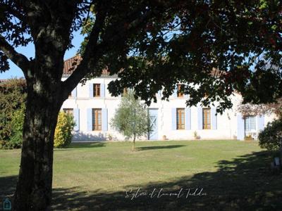 Villa de 8 pièces de luxe en vente Barbezieux-Saint-Hilaire, Nouvelle-Aquitaine