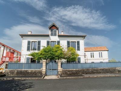 6 room luxury Villa for sale in Urt, Nouvelle-Aquitaine