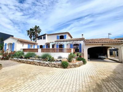 Villa de luxe de 7 pièces en vente Fréjus, Provence-Alpes-Côte d'Azur