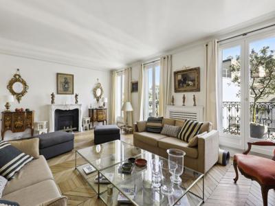 Appartement de luxe 2 chambres en vente à Neuilly-sur-Seine, France