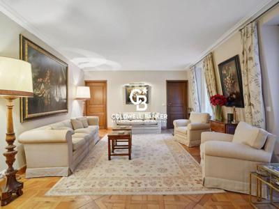 2 bedroom luxury Flat for sale in Champs-Elysées, Madeleine, Triangle d’or, France