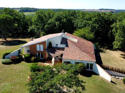 8 room luxury Villa for sale in Agen, France