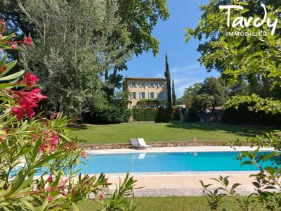 Villa de luxe de 18 pièces en vente Lourmarin, Provence-Alpes-Côte d'Azur