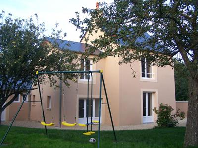 Grande maison avec jardin pour les enfants, à Port en Bessin