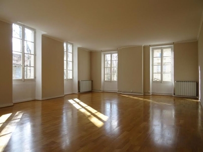 Location appartement 4 pièces 115 m²