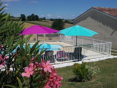 Tarn et Garonne, gîte pour 6 personnes, climatisé et piscine privée
