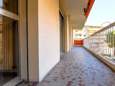 Appartement 4 pièces de 87 m² à Nice (06100)