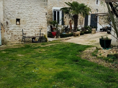 Maison de village 6 pièces de 118 m² à Fontenille-Saint-Martin-d'Entraigues (79110)