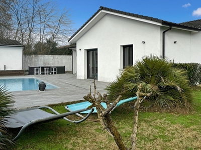 Maison traditionnelle 4 pièces de 119 m² à Roaillan (33210)