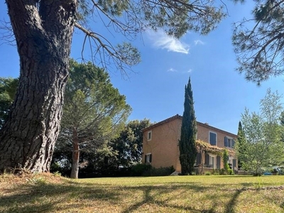 Maison traditionnelle 5 pièces de 135 m² à Peyrolles-en-Provence (13860)