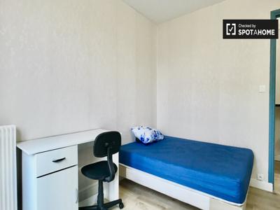 Chambre à louer dans un appartement confortable de 4 chambres, Vitry-sur-Seine