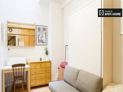 Chambre à louer dans un appartement de 3 chambres dans le 9ème arrondissement