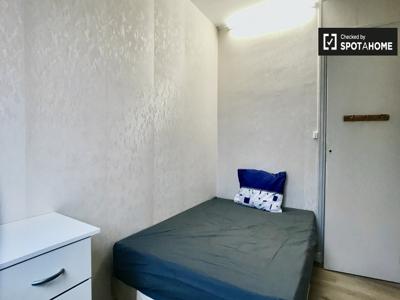 Chambre simple à louer dans un appartement de 4 chambres à Vitry-sur-Seine