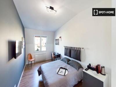 Chambres à louer dans une maison de 5 chambres à Colombes, Paris
