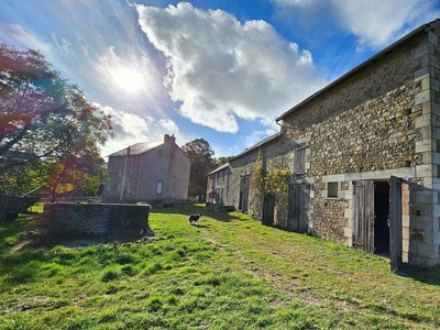 Ferme 5 pièces de 131 m² à La Brionne (23000)