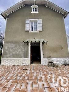 Maison traditionnelle 7 pièces de 223 m² à Monein (64360)