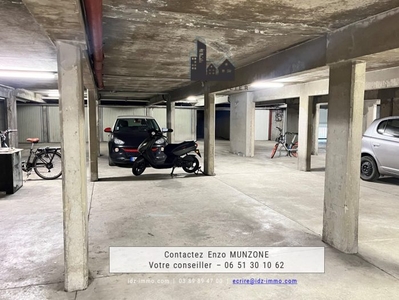 Parking souterrain situé dans le centre-ville de Saint-Louis