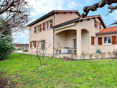 Vente maison 7 pièces 206 m² Saint-Chamond (42400)