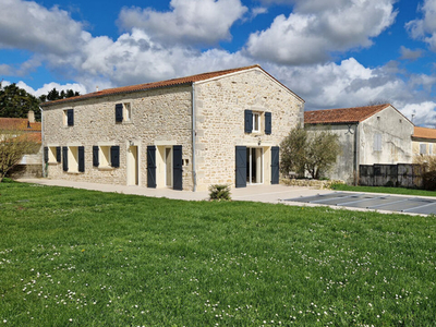 Vente maison 8 pièces 210 m² Tonnay-Charente (17430)