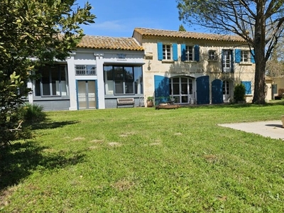 Vente maison 9 pièces 244 m² Arles (13200)