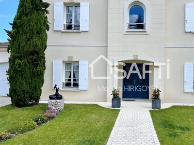 Vente maison 6 pièces 215 m² Saint-Médard-d'Eyrans (33650)