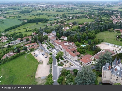 Vente maison 7 pièces 220 m² Saint-Bonnet-les-Oules (42330)