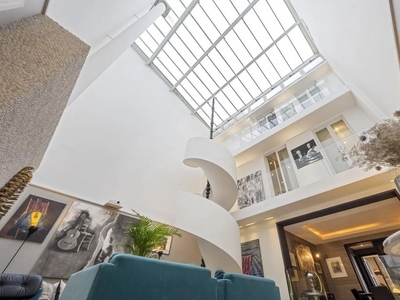 9 room luxury Villa for sale in Saint-Germain, Odéon, Monnaie, Paris, Île-de-France