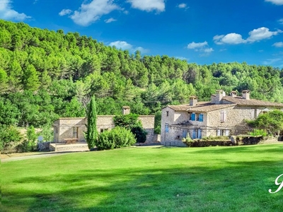 Villa de luxe de 11 pièces en vente Caseneuve, Provence-Alpes-Côte d'Azur