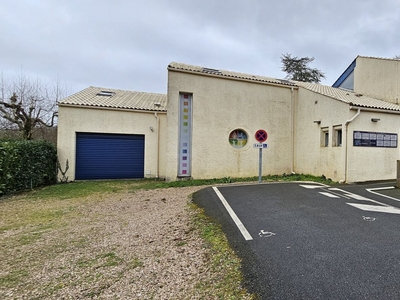 Local d'activités de 235 m² à Aubigny-Les Clouzeaux (85430)