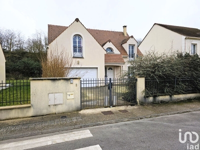 Maison 5 pièces de 137 m² à Savigny-le-Temple (77176)