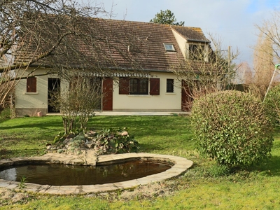 Maison 7 pièces de 130 m² à Bannost-Villegagnon (77970)