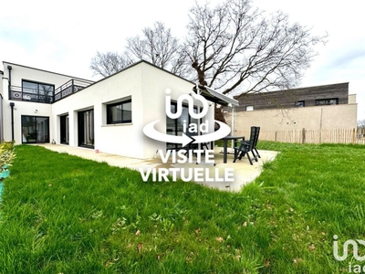 Maison 8 pièces de 182 m² à Noyal-Châtillon-sur-Seiche (35230)