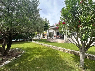 Maison de prestige de 147 m2 en vente La Fare-les-Oliviers, Provence-Alpes-Côte d'Azur