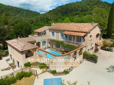 Maison de luxe de 9 pièces en vente à Évenos, Provence-Alpes-Côte d'Azur