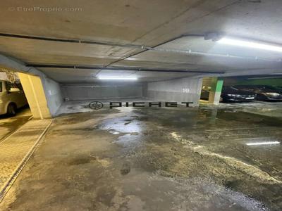 Bas cenon - parking en sous-sol sécurisé