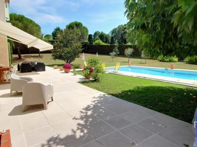 7 room luxury Villa for sale in Châteauneuf-Grasse, France