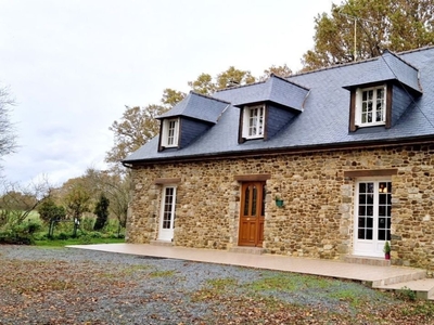 Maison 6 pièces de 166 m² à Louverné (53950)