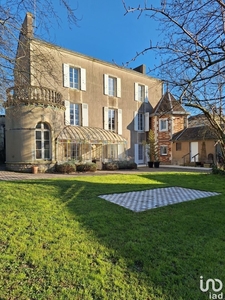 Maison 10 pièces de 272 m² à Sainte-Hermine (85210)