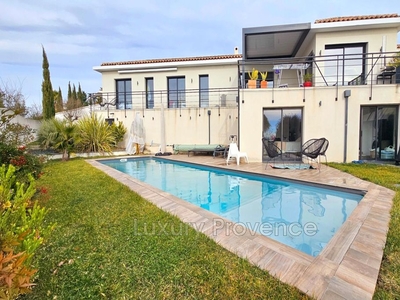 6 room luxury Villa for sale in Éguilles, French Riviera