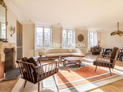 5 room luxury Apartment for sale in Champs-Elysées, Madeleine, Triangle d’or, France