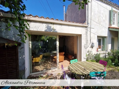 Vente maison 5 pièces 99 m² Périgny (17180)