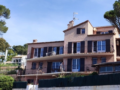 Maison 11 pièces de 234 m² à Saint-Raphaël (83700)