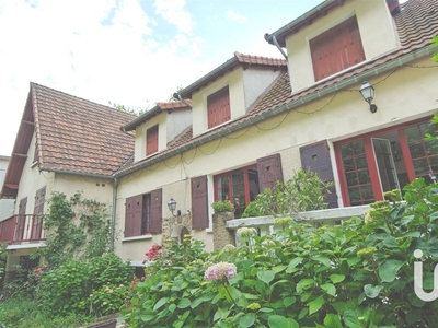 Maison 12 pièces de 256 m² à Sainte-Geneviève-des-Bois (91700)