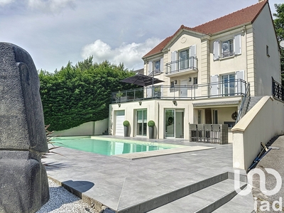 Maison traditionnelle 8 pièces de 169 m² à Dammartin-en-Goële (77230)