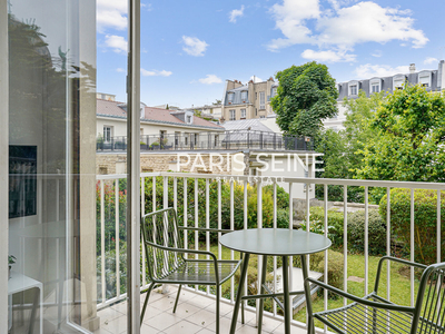 ** Vaneau ** Magnifique studio, tout confort avec balcon donnant sur jardin arboré !