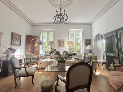 8 room luxury Flat for sale in Nîmes, France