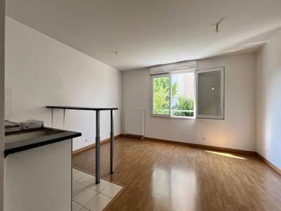 Location appartement 1 pièce 33.01 m²