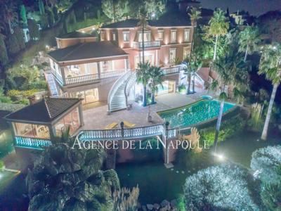 Villa de luxe de 10 pièces en vente Les Issambres, Provence-Alpes-Côte d'Azur