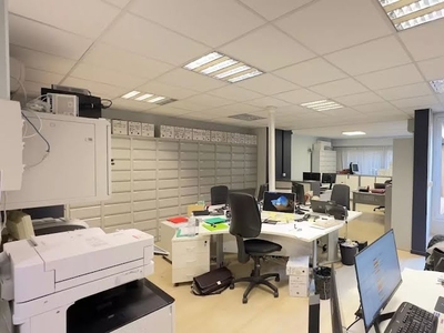 Vente locaux professionnels 3 pièces 94 m²