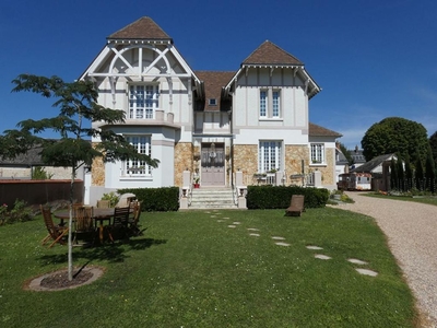 Maison de luxe de 7 pièces en vente à Anet, France